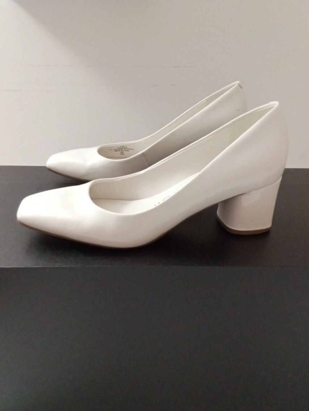 Calvin Klein "Alanta" Ivory Square-Toe Pumps Block Heel Size 7 1/2